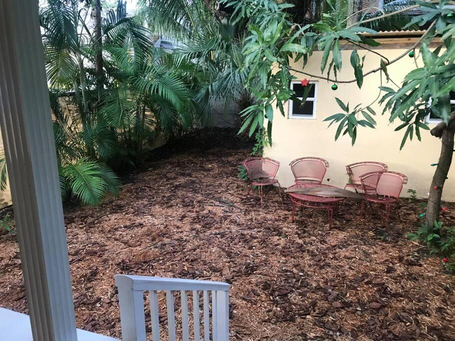 Key West Style Historic Home In Coconut Grove Florida The Yellow House Miami Exterior foto