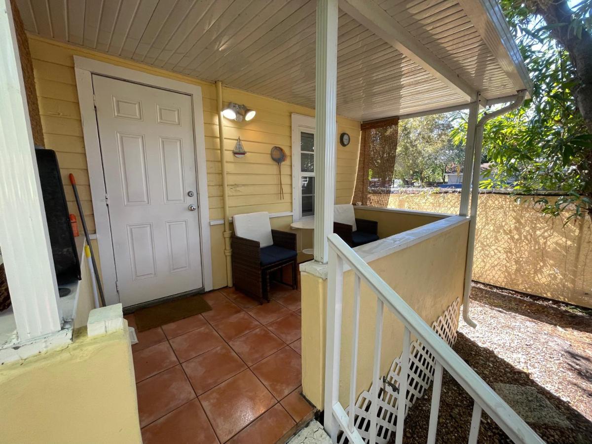 Key West Style Historic Home In Coconut Grove Florida The Yellow House Miami Exterior foto